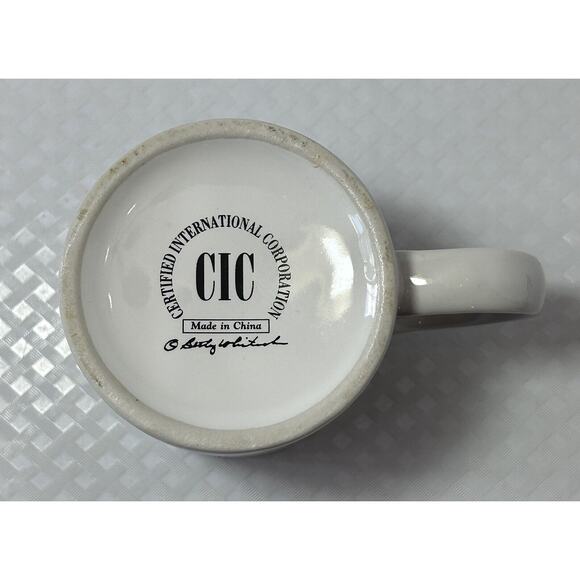 VTG BY CIC BETTY WHITAKER CHRISTMAS SANTA, TREE & FIRE PLACE COFFEE CUP/MUG - Picture 8 of 11